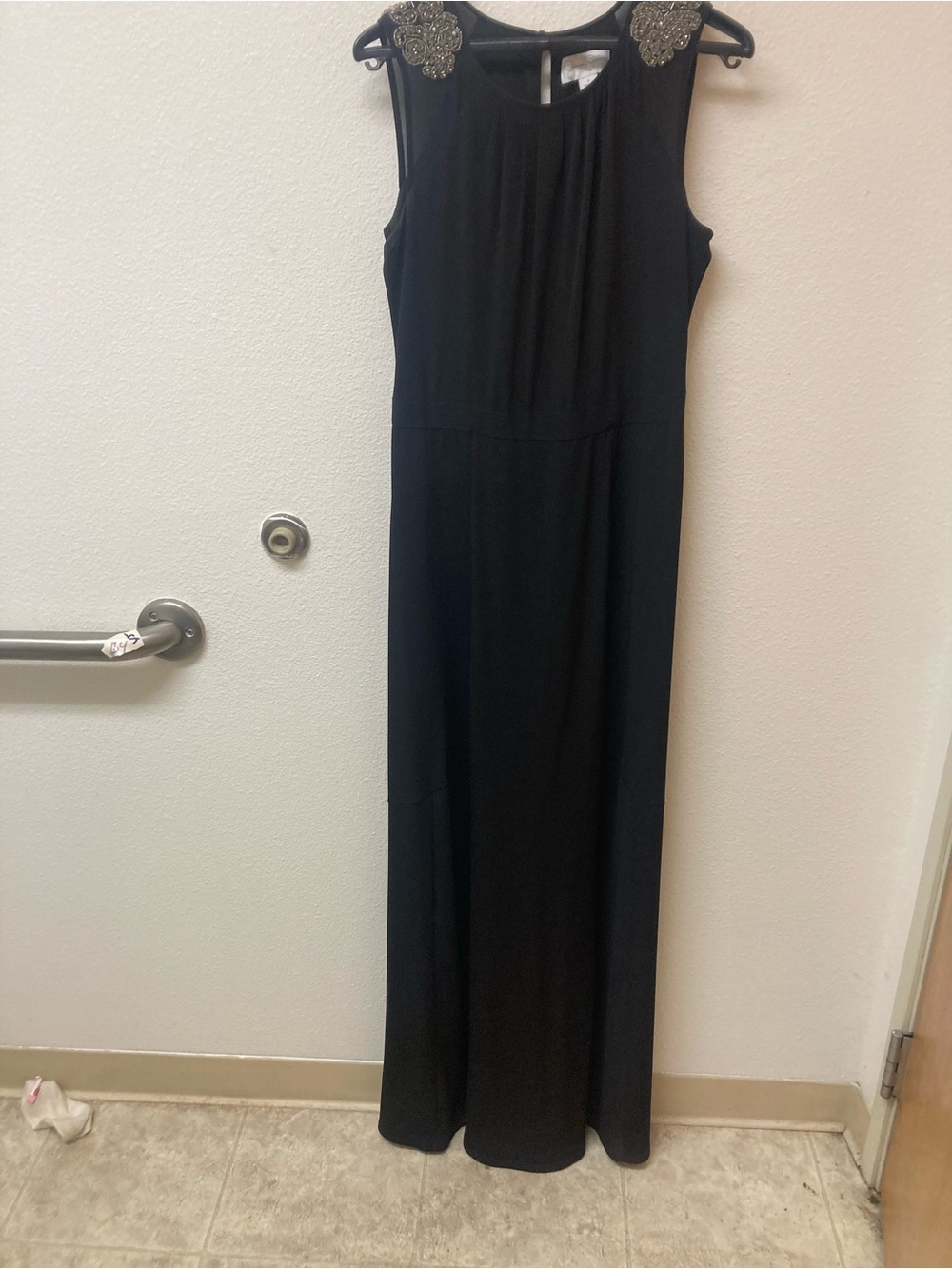 JESSICA SIMPSON Black Maxi Gown With very Ornate Shoulder Beading (8)